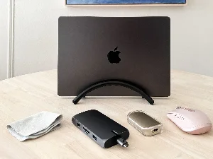 ТОП-5 аксесуарів для MacBook у 2025